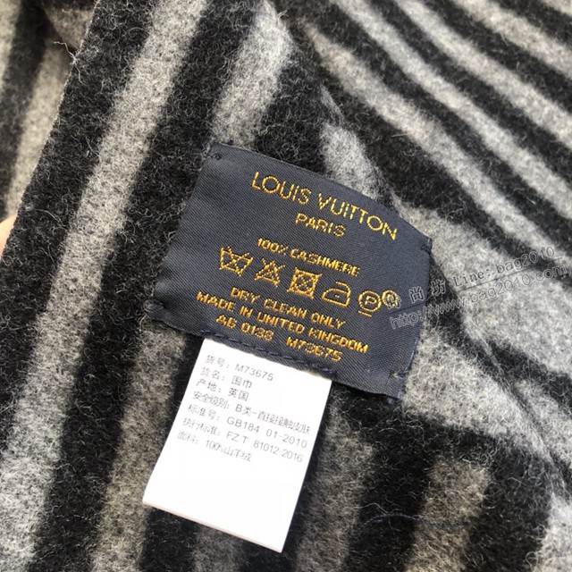 Louis Vuitton羊羔絨圍巾 路易威登經典黑白羊絨披肩 LV驢家秋冬新款圍巾 雙面提花男女通用  mmj1595